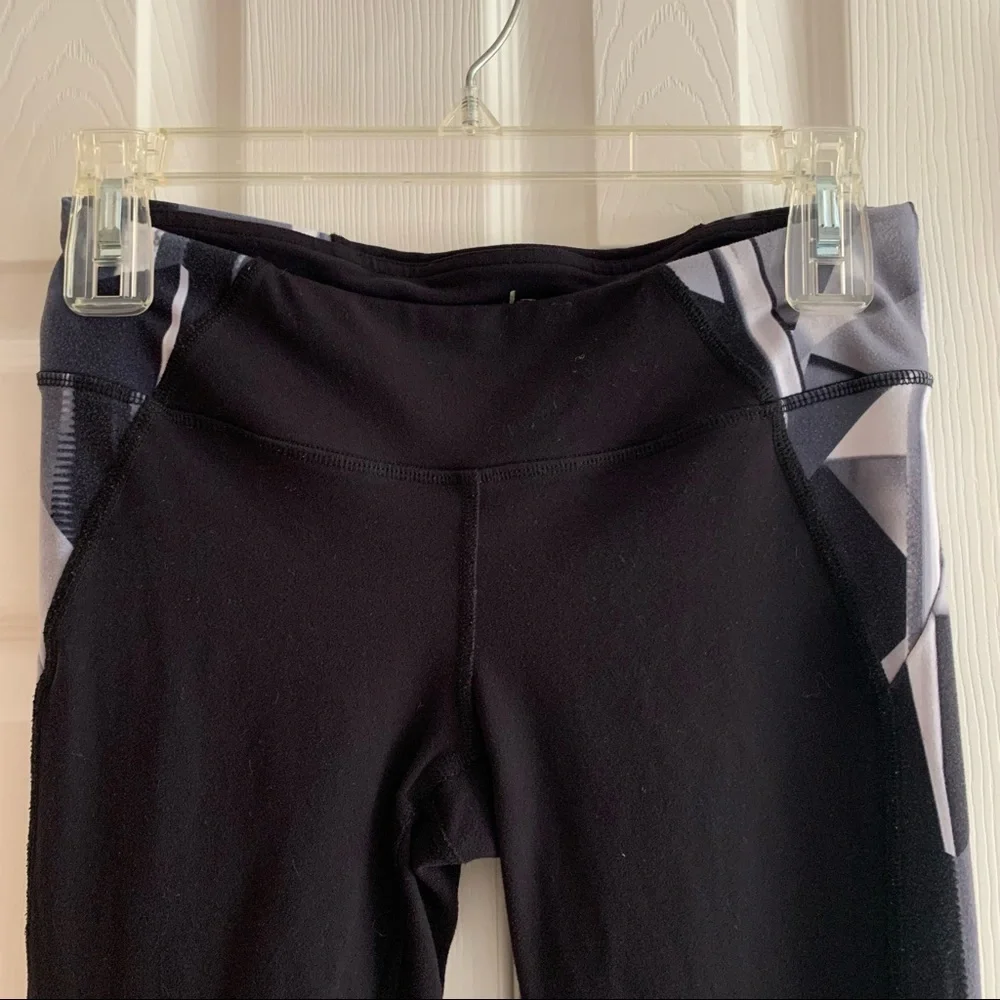 ALO Yoga Leggings - Picture 4 of 8